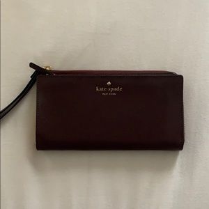 Maroon Kate Spade Wristlet! VERY GOOD CONDITION!!